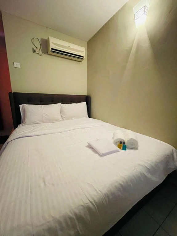 OYO 90338 Prima Saujana Budget Hotel