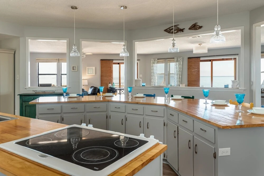 At Last! - Private Bay Beach! Unique Octagonal House Offers Views From Nearly Every Room. Enjoy The Lovely Wrap Around Porch. 3 Bedroom Home by Redawning