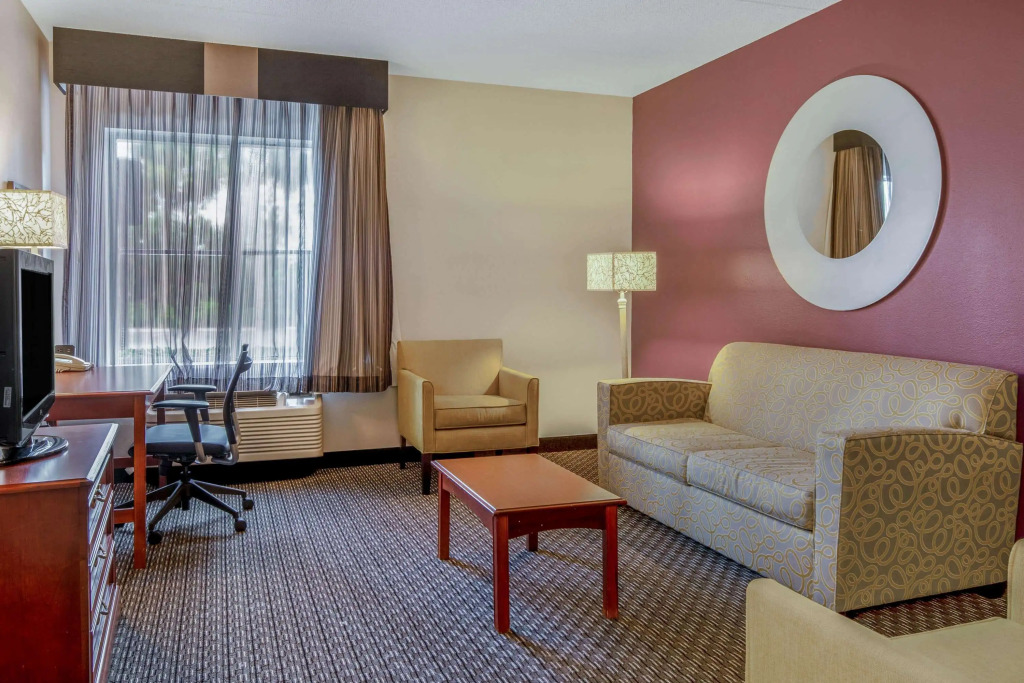 La Quinta by Wyndham Naples East
