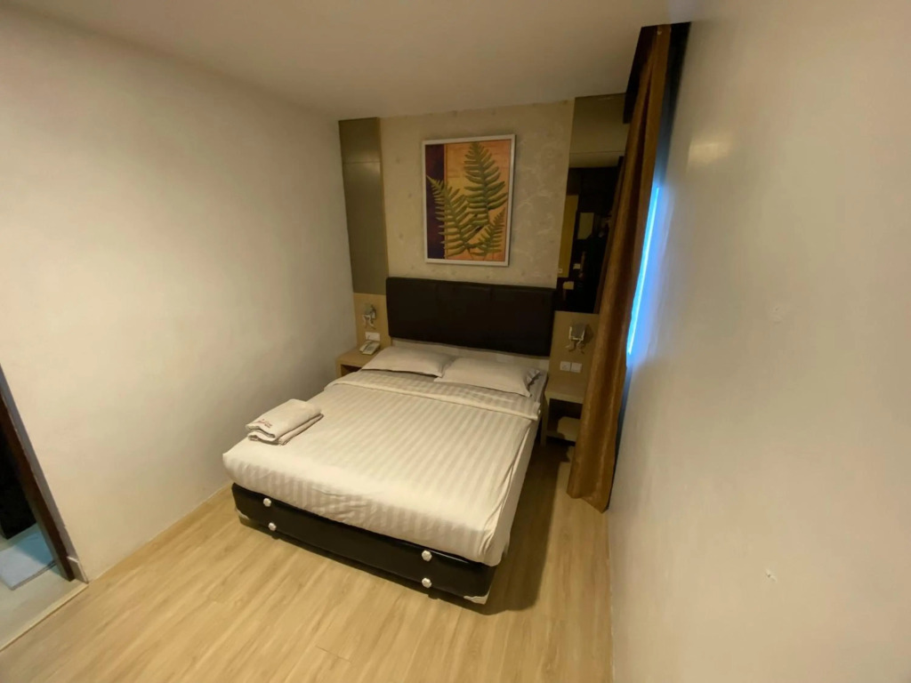 RedDoorz Premium near Grand Batam Mall