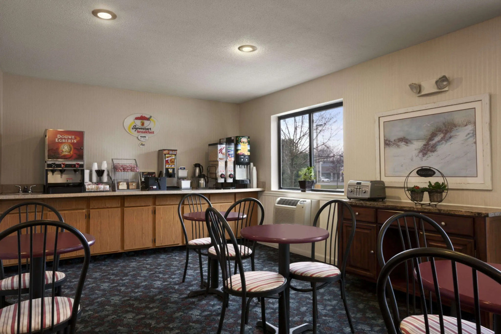 Super 8 by Wyndham Cromwell/Middletown