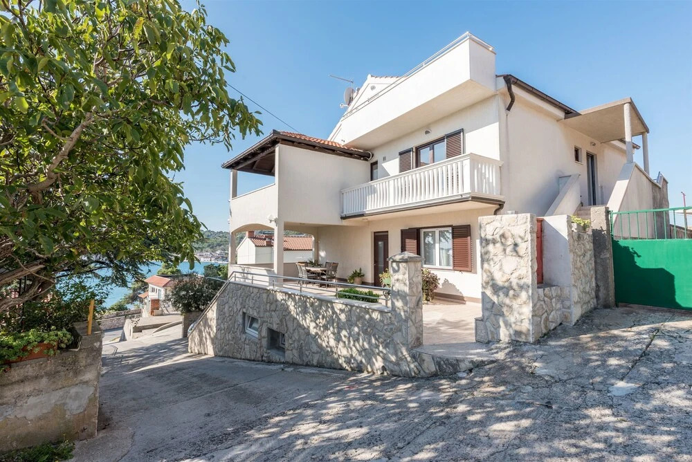 Apartments by the sea Tisno, Murter - 21657