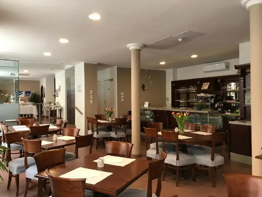 Azur Hotel