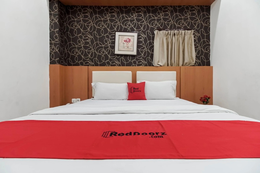 RedDoorz near Mall Panakkukang 3