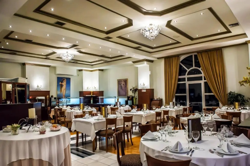 Kouros Hotel