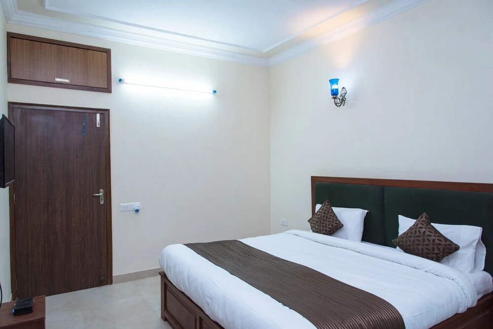 OYO 10949 Home Mount View 3BHK Villa Goverdhan Vilas