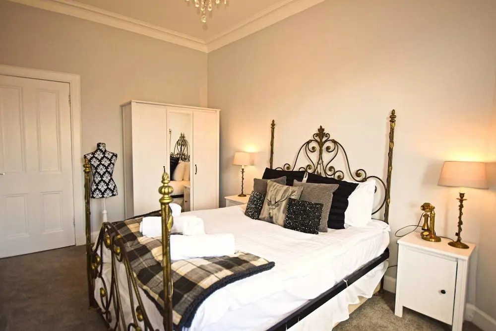 Jeffrey Street Apartment: Heart of the Old Town
