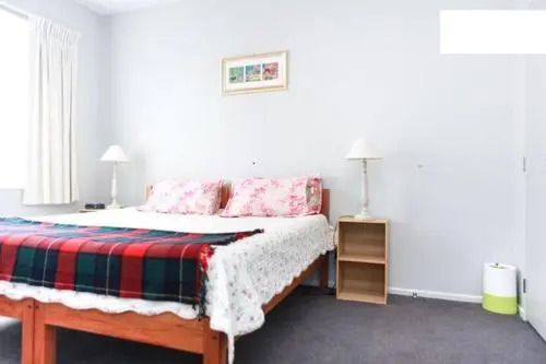 Floral Oaks B&B