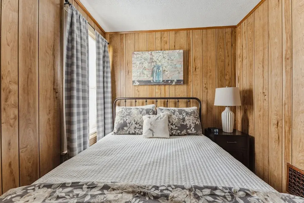 2BR Near Niagara Falls Parking + WiFi