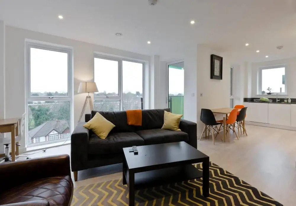 2-bed Apartment Only 15 Mins From Central London