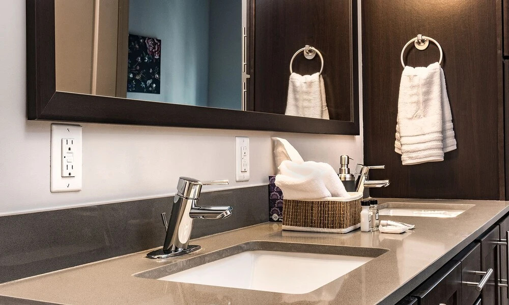 Midtown Fully Furnished Apartments - Great Location 2 Bedroom Apts by RedAwning