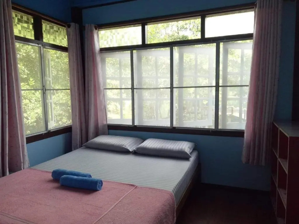 TA YAI HOMESTAY