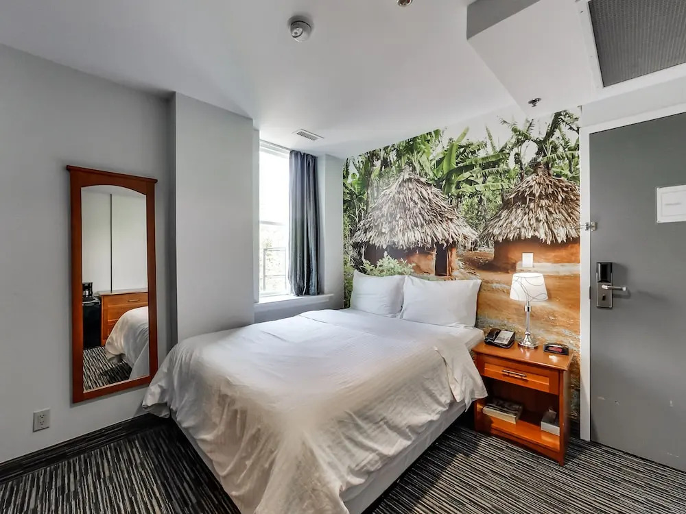 Isabella Hotel & Suites