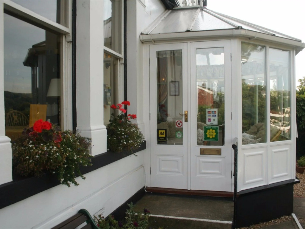 Glan Heulog Guest House
