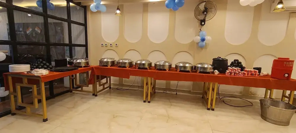 HOTEL KINGS PARADISE BANQUET & LAWN, Airport