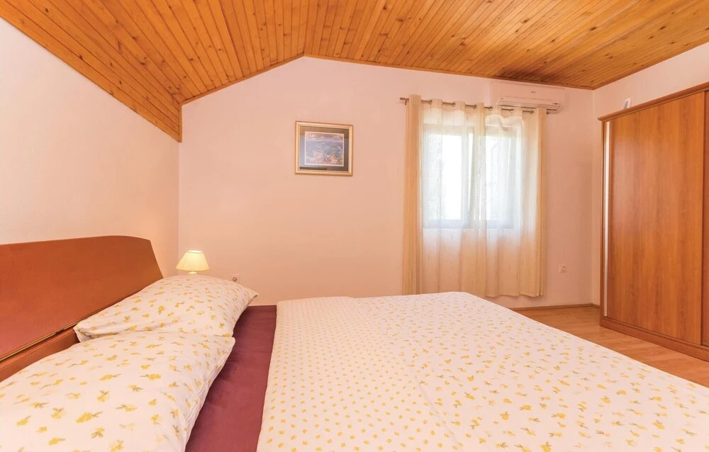 Amazing Home in Lisicic With 4 Bedrooms, Wifi and Outdoor Swimming Pool
