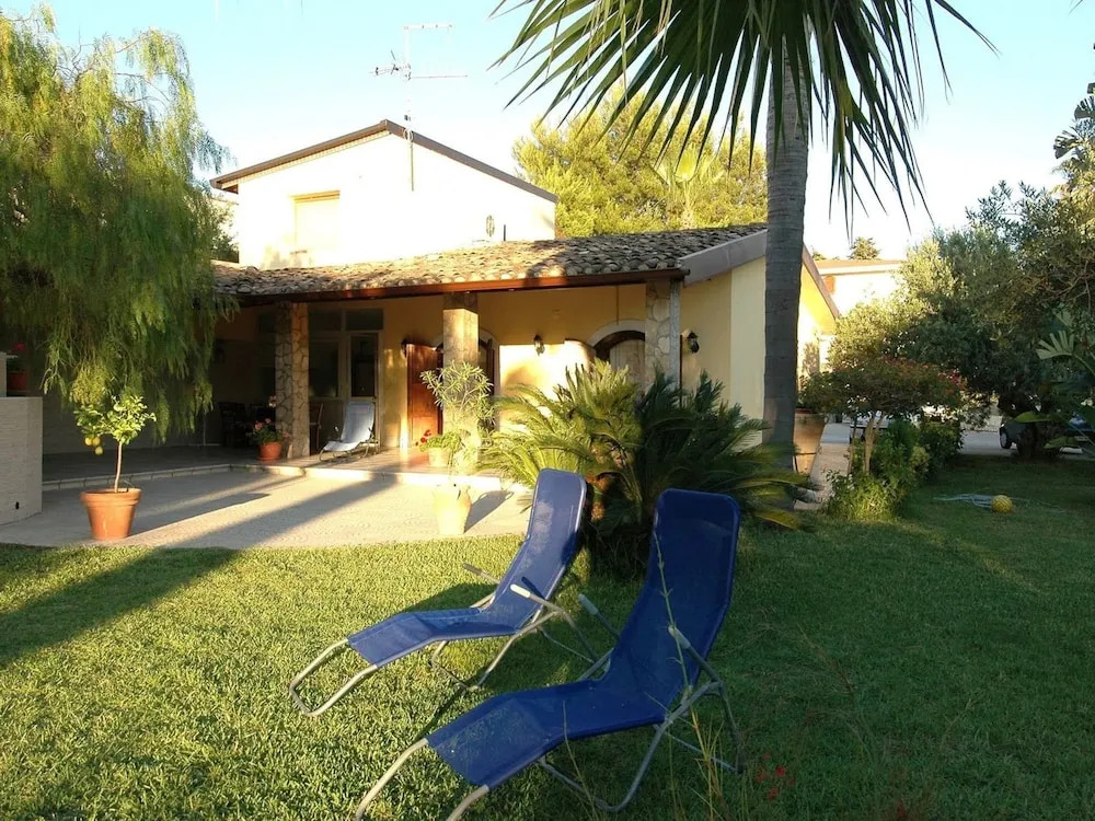 Holiday Home With Private Pool, Near the Beach