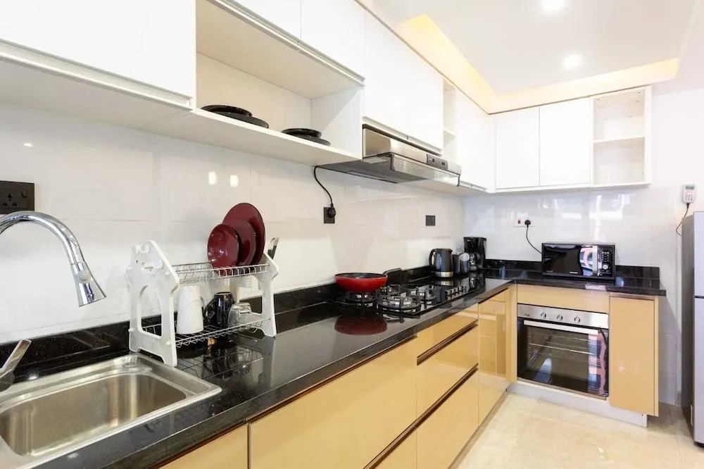 Lux Suites Urban Oasis Apartment