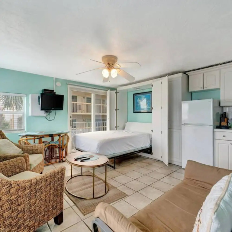 The Seashell Suite with Heated Pool and Walk to Beach