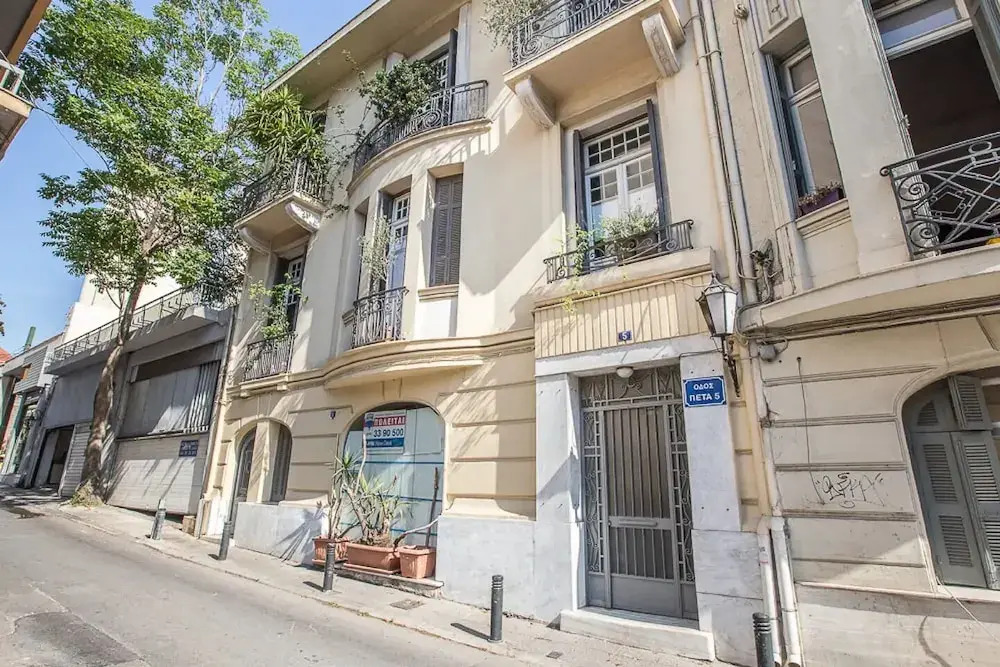 Spacious Apartment in Plaka Athens A3