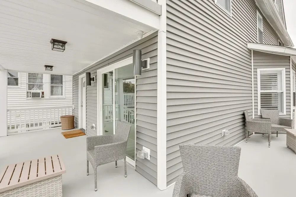 Wildwood Home w/ Deck - Walk to Beach + Boardwalk!