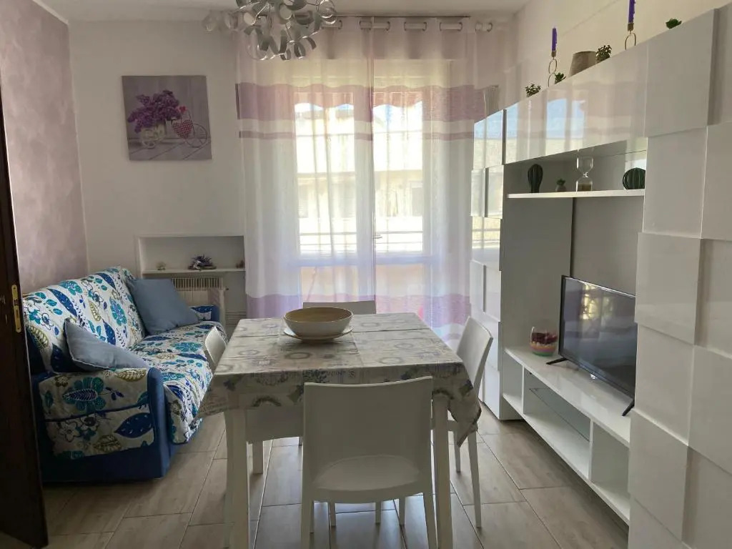 VIOLA CON SERVIZIO SPIAGGIA - LIDO ADRIANO