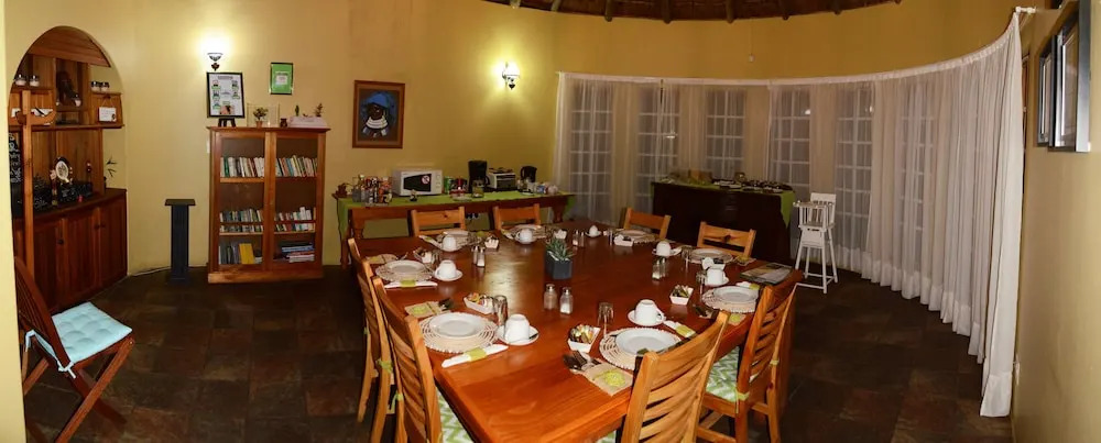 Maclear Manor