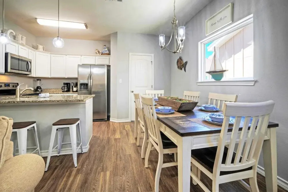 Walk to Beach Shared Pool Access, Golf Cart Zone Carpe Beach Bum by Avantstay