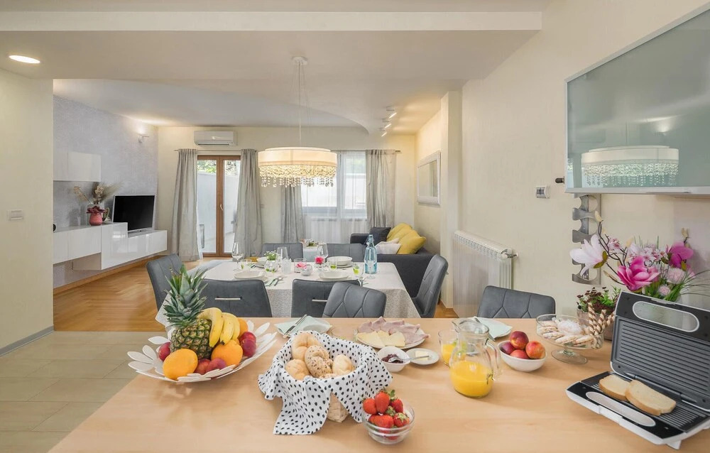 Amazing Home in Rovinj with Hot Tub, WiFi & 2 Bedrooms
