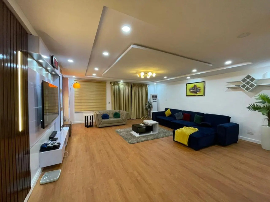 WATERFRONT 3BR APT W/FREE PARKIN WiFi NETFLIX POOL