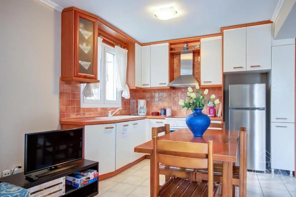 Private 6-bdrm Villa with garden 150m to beach