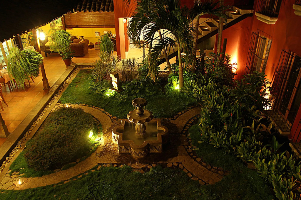 Estrada Hotel & Bistro