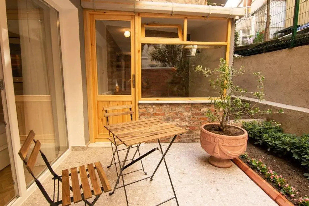 Yakamoz 2 BR Stylish House with garden in Kadikoy