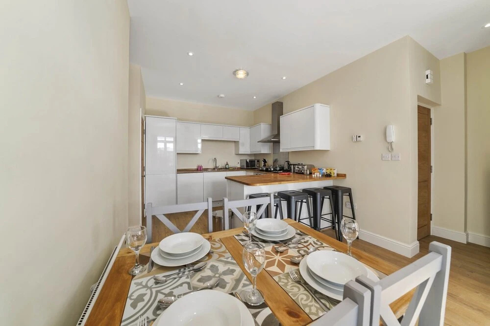 Luxury 2 Bedroom Apartments with Parking