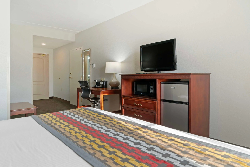 Executive Inn & Suites