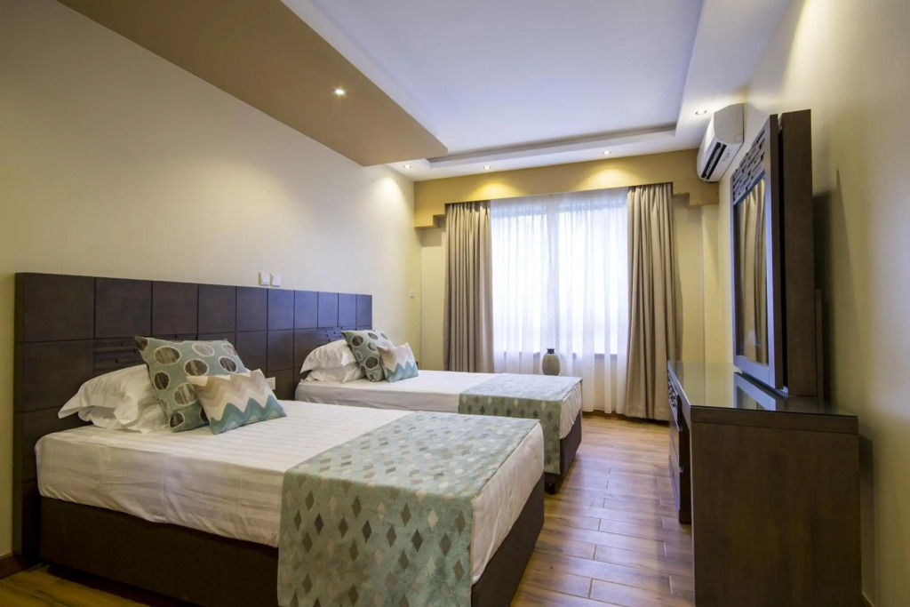 Bidwood Suite Hotel, Opposite Sarit Centre