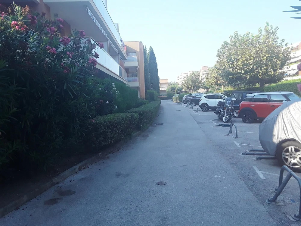 Apartment With one Bedroom in Cavalaire-sur-mer, With Furnished Terrac