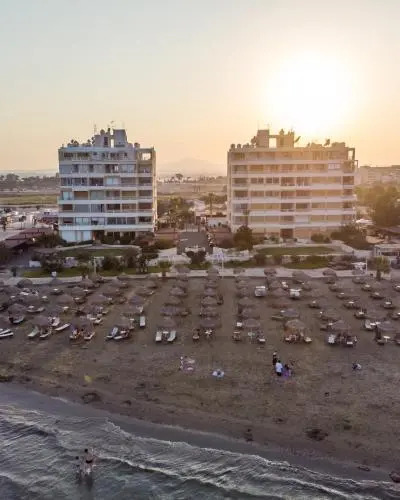 Lazuli Beachfront Apartment 254