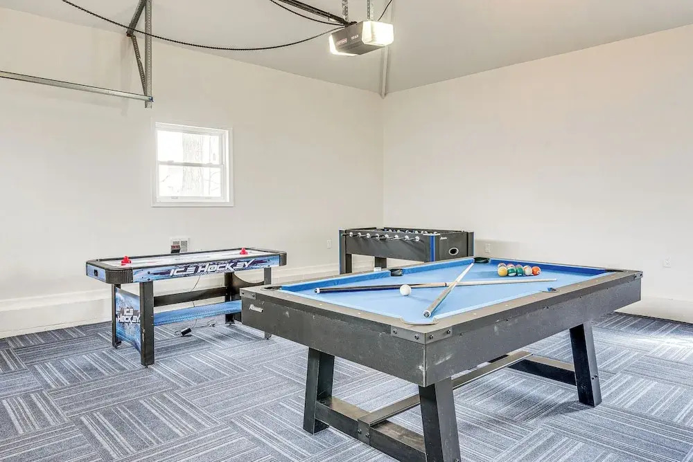 Chic Coolbaugh Township Getaway w/ Hot Tub!