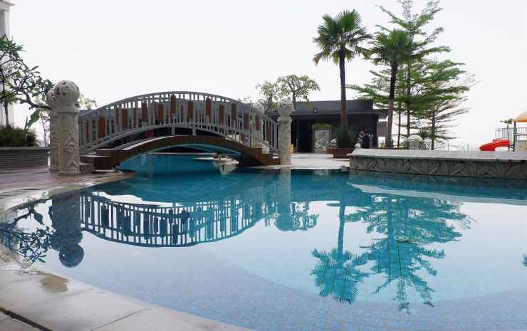 Minimalist and Close to Pool Studio Apartment Sky Terrace at Daan Mogot Baru By Travelio