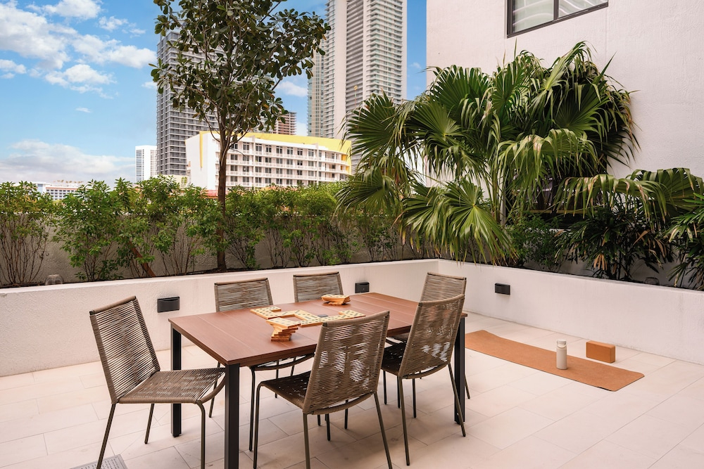 Sense28 Edgewater, an AvantStay Hotel