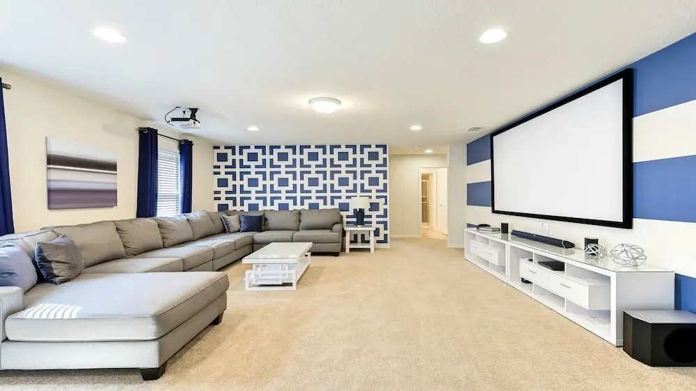 Special Offer Spacious Home With Pool!