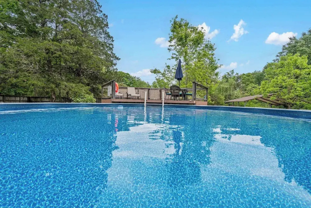 The Cozy Cottage Getaway - Private Pool & Hot Tub
