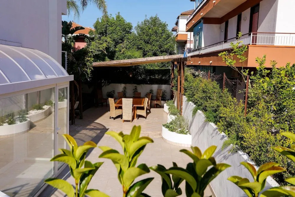 Path House - Suite Hotel