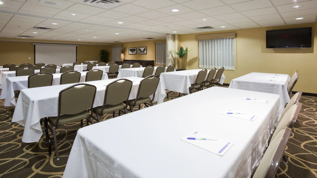 Holiday Inn Exp Stes Rogers by IHG