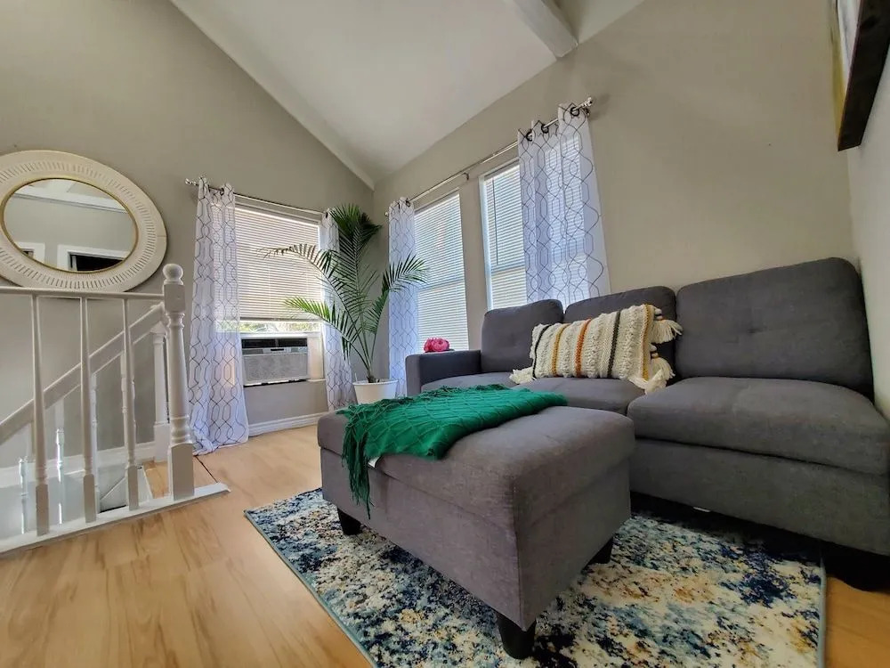 Wonderful Getaway Houston 2BR w/Balcony Views