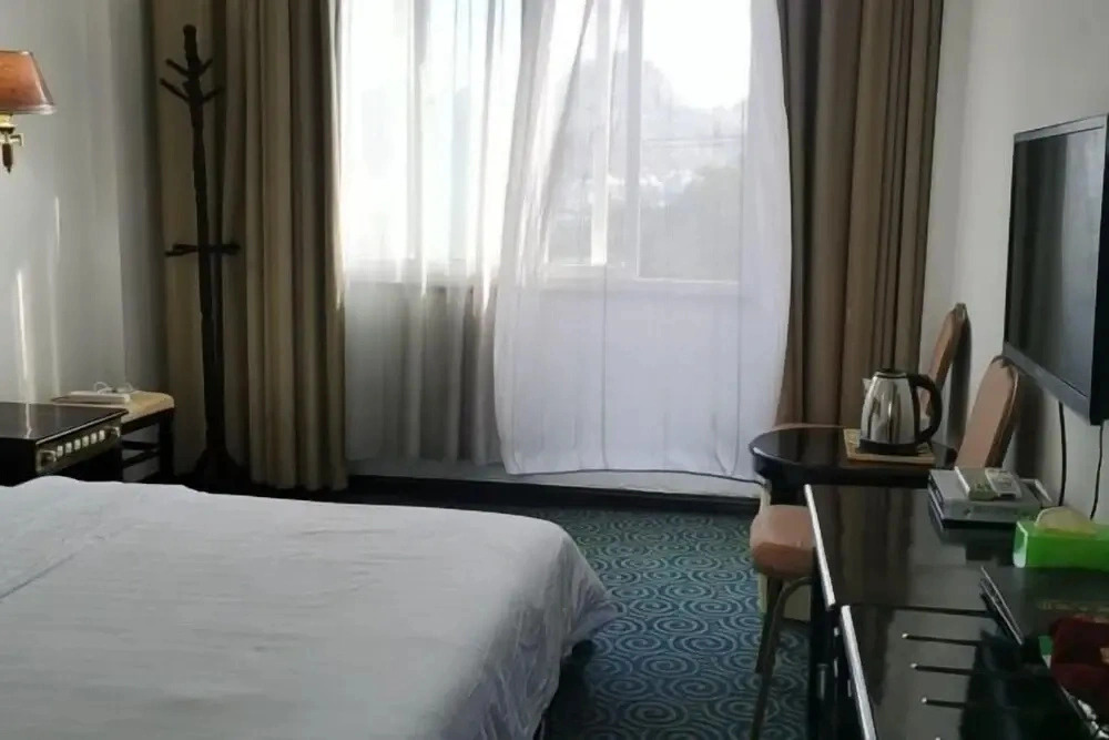 Sunshine Hotel