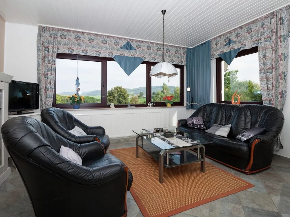Detached Holiday Home Near the Hennesee with Terrace And Garden