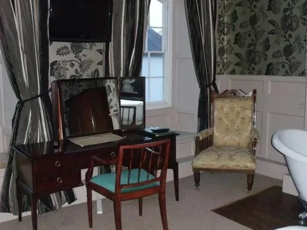 Highcroft House