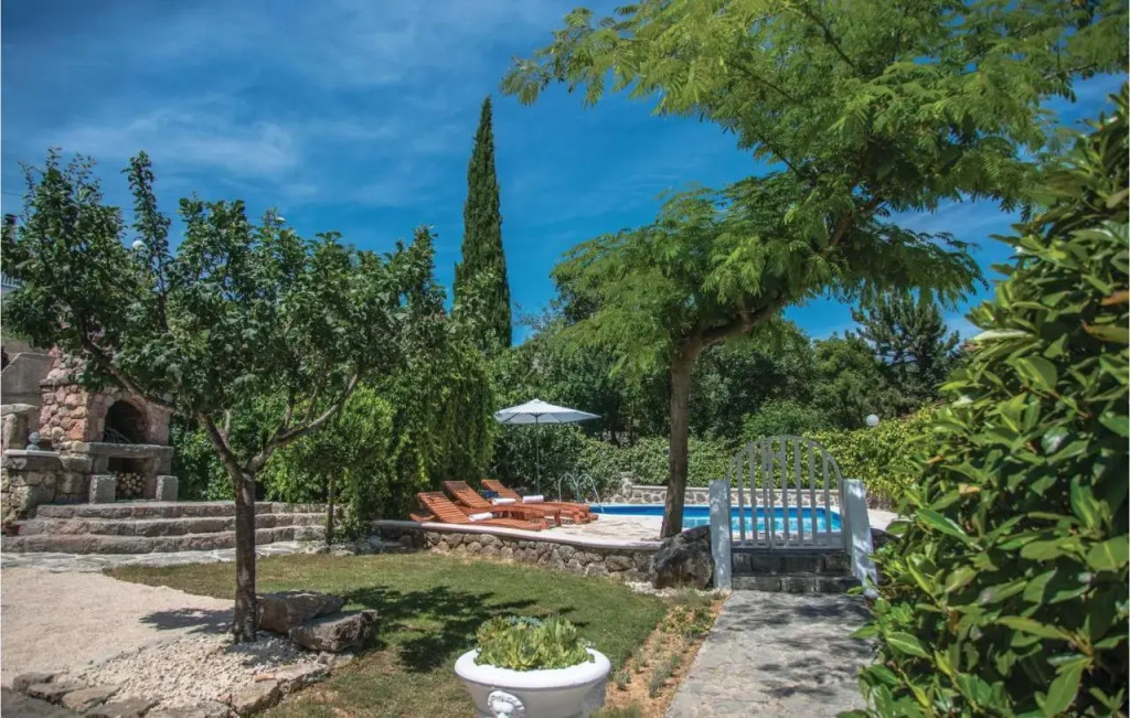 Three-Bedroom Holiday Home in Imotski